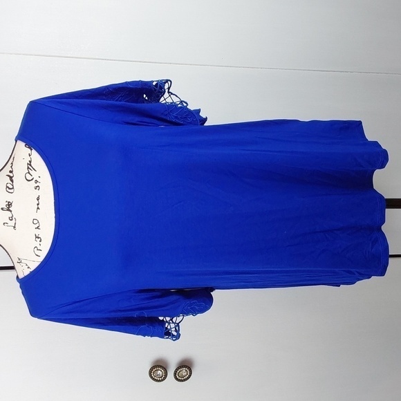 Cable & Gauge- Womens Royal Blue Top Lazer Cut Sleeves Stunning Bright Blue Sz.L - Picture 1 of 7